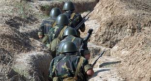 Солдаты в окопах. Фото http://vestikavkaza.ru/news/Obostrenie-v-zone-karabakhskogo-konflikta-vzglyad-iz-Turtsii.html Солдаты в окопах. Фото http://vestikavkaza.ru/news/Obostrenie-v-zone-karabakhskogo-konflikta-vzglyad-iz-Turtsii.html