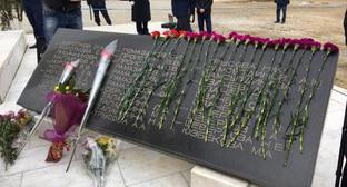 Стела на месте дома, взорванного во время террористического акта в Каспийске в 1996 году. Фото https://www.riadagestan.ru/news/society/v_kaspiyske_pochtili_pamyat_pogibshikh_vo_vremya_terakta_1996_goda/ Стела на месте дома, взорванного во время террористического акта в Каспийске в 1996 году. Фото https://www.riadagestan.ru/news/society/v_kaspiyske_pochtili_pamyat_pogibshikh_vo_vremya_terakta_1996_goda/