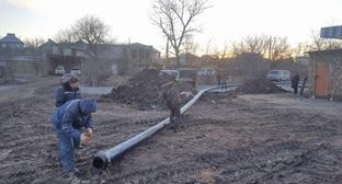 Прокладка временного водовода в поселок Заречный. Фото: пресс-служба МЧС http://61.mchs.gov.ru/operationalpage/operational/item/6324985/