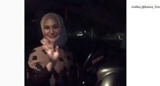 Жительница Северной Осетии, размещающая в Instagram скандальные ролики с танцами в хиджабе. Скриншот из видео на странице в Instagram, https://www.instagram.com/p/BdsPEbzHgSy/?taken-by=malika_djikaeva_