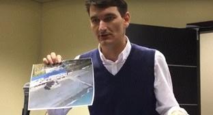 Александр Валов на процессе по иску депутата Госдумы Юрия Напсо в Краснодарском краевом суде, 8 декабря 2017. Фото Светлана Кравченко для "Кавказского узла". Александр Валов на процессе по иску депутата Госдумы Юрия Напсо в Краснодарском краевом суде, 8 декабря 2017. Фото Светлана Кравченко для "Кавказского узла".