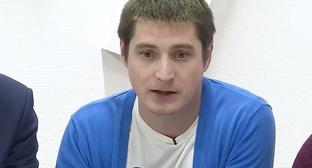 Максим Лапунов. Кадр из видео пользователя. Пресс-служба "Радио Свобода" https://www.youtube.com/watch?v=lVj89JZhjPI Максим Лапунов. Кадр из видео пользователя. Пресс-служба "Радио Свобода" https://www.youtube.com/watch?v=lVj89JZhjPI