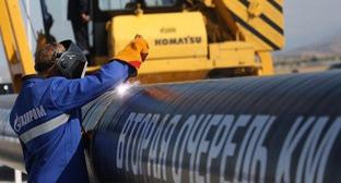 Устранение аварии на газопроводе. © Фото / пресс-служба ОсОО "Газпром Кыргызстан".
https://ru.sputnik.kg/economy/20170403/1032695387/gazoprovod-tashkent-bishkek-almaty-zavershen-vtoroj-ehtap-stroitelstva.html