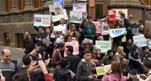 Активисты в центре Еревана Фото Нарек Алексанян для "Кавказского узла" Активисты в центре Еревана Фото Нарек Алексанян для "Кавказского узла"