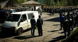 Траур по погибшим на шахте в Ткибули. Фото Sputnik / STRINGERhttps://sputnik-georgia.ru/society/20180406/239959670/Traur-po-pogibshim-shahte-Tkibuli-Georgia-pripushheny-flagi.html Траур по погибшим на шахте в Ткибули. Фото Sputnik / STRINGERhttps://sputnik-georgia.ru/society/20180406/239959670/Traur-po-pogibshim-shahte-Tkibuli-Georgia-pripushheny-flagi.html
