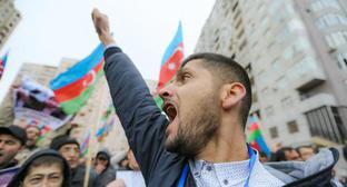 Участник митинга против итогов выборов в Азербайджане. Баку, 14 апреля 2018 года. Фото Азиза Каримова для "Кавказского узла".
Участник митинга против итогов выборов в Азербайджане. Баку, 14 апреля 2018 года. Фото Азиза Каримова для "Кавказского узла".