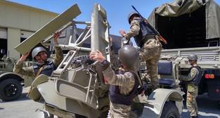 Азербайджанские военные. 27 апреля 2018 года. Фото пресс-службы Минобороны Азербайджана. https://mod.gov.az/ru/news/provedeno-sorevnovanie-za-zvanie-luchshego-inzhenerno-sapernogo-otdeleniya-voinskogo-obedineniya-22462.html Азербайджанские военные. 27 апреля 2018 года. Фото пресс-службы Минобороны Азербайджана. https://mod.gov.az/ru/news/provedeno-sorevnovanie-za-zvanie-luchshego-inzhenerno-sapernogo-otdeleniya-voinskogo-obedineniya-22462.html