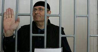 Оюб Титиев в зале Верховного суда Чечни. Фото ПЦ "Мемориал" Оюб Титиев в зале Верховного суда Чечни. Фото ПЦ "Мемориал"