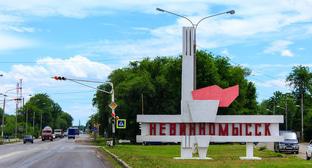 Стелла при въезде в Невиномысске. Фото http://kmv.gorodskoitelegraf.ru/lifestyle/14245-memorialnuyu-dosku-byvshemu-ministru-putey-soobscheniya-sssr-8232nikolayu-konarevu-otkryli-v-nevinnomysske.html Стелла при въезде в Невиномысске. Фото http://kmv.gorodskoitelegraf.ru/lifestyle/14245-memorialnuyu-dosku-byvshemu-ministru-putey-soobscheniya-sssr-8232nikolayu-konarevu-otkryli-v-nevinnomysske.html