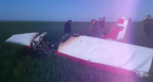 На месте крушения легкомоторного самолета во Фроловском районе Волгоградской области. Фото: Пресс-служба следственного комитета России  http://yusut.sledcom.ru/news/item/1230632/