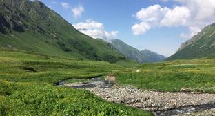 Горная долина. Фото http://urpsosochi.ru/v-gorax-sochi-propal-muzhchina-spasateli-mchs-vedut-poisk/ Горная долина. Фото http://urpsosochi.ru/v-gorax-sochi-propal-muzhchina-spasateli-mchs-vedut-poisk/