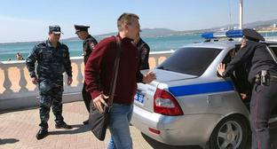 Адвокат Михаил Беньяш во время задержания. Фото Светланы Кравченко для "Кавказского узла" Адвокат Михаил Беньяш во время задержания. Фото Светланы Кравченко для "Кавказского узла"