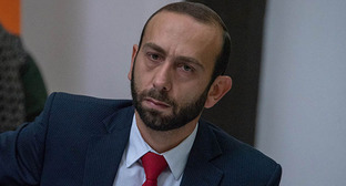 Арарат Мирзоян. Фото: Sputnik / Aram Nersesyan https://ru.armeniasputnik.am/politics/20180602/12419349/pervyj-vice-premer-armenii-opravdalsya-roskoshnyj-polet.html Арарат Мирзоян. Фото: Sputnik / Aram Nersesyan https://ru.armeniasputnik.am/politics/20180602/12419349/pervyj-vice-premer-armenii-opravdalsya-roskoshnyj-polet.html