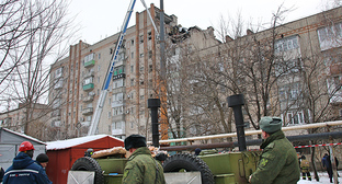 На месте взрыва многоэтажного дома в Шахтах. 14 января 2019 г. Фото Вячеслава Прудникова для "Кавказского узла" На месте взрыва многоэтажного дома в Шахтах. 14 января 2019 г. Фото Вячеслава Прудникова для "Кавказского узла"