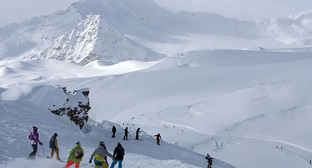 Горнолыжная трасса. Эльбрус. Фото: Пресс-служба АО "Эльбрус" http://resort-elbrus.ru/gallery/image-albums/12.html Горнолыжная трасса. Эльбрус. Фото: Пресс-служба АО "Эльбрус" http://resort-elbrus.ru/gallery/image-albums/12.html