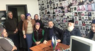 Встреча родных пропавших без вести с представителем СПЧ Александром Мукомоловым в Грозном, март 2019 года. Фото с сайта СПЧ: http://president-sovet.ru/presscenter/news/read/5345/