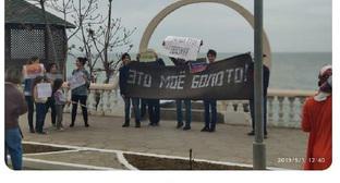 Участники “Монстрации” в Махачкале. Скриншот сообщения пользователя @hinkalhead в Twitter.