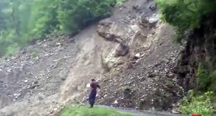 Сход селя в Панкисском ущелье. Фото кадр видео Georgian Broadcaster https://www.youtube.com/watch?v=MvD3M7-LeeY
Сход селя в Панкисском ущелье. Фото кадр видео Georgian Broadcaster https://www.youtube.com/watch?v=MvD3M7-LeeY