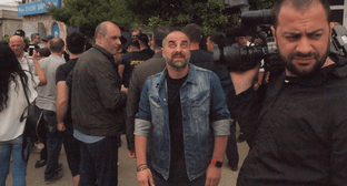 Георгий Капанадзе на выборах в Зугдиди 19 мая 2019 года. Фото Беслана Кмузова для "Кавказского узла" Георгий Капанадзе на выборах в Зугдиди 19 мая 2019 года. Фото Беслана Кмузова для "Кавказского узла"