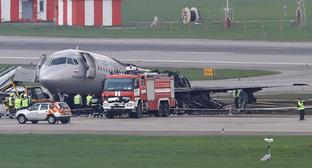 Крушение самолета Sukhoi Superjet в Шереметьево. Фото: REUTERS/Tatyana Makeyeva Крушение самолета Sukhoi Superjet в Шереметьево. Фото: REUTERS/Tatyana Makeyeva