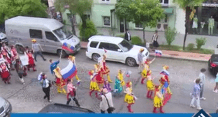 Шествие с российскими флагами в Батуми, 26 мая 2019. Кадр сюжета "Аджара-ТВ" http://ajaratv.ge/article/43759 Шествие с российскими флагами в Батуми, 26 мая 2019. Кадр сюжета "Аджара-ТВ" http://ajaratv.ge/article/43759