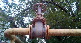 Труба подачи газа в жилой дом. Фото Нины Тумановой для "Кавказского узла" Труба подачи газа в жилой дом. Фото Нины Тумановой для "Кавказского узла"
