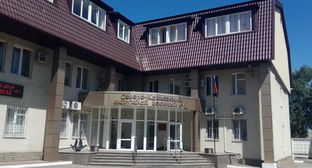 Вход в Северо-Кавказский окружной военный суд. Фото Константина Волгина для "Кавказского узла"
Вход в Северо-Кавказский окружной военный суд. Фото Константина Волгина для "Кавказского узла"