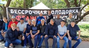 Ветераны-афганцы, объявившие бессрочную голодовку в Махачкале. Фото Тимура Исаева для "Кавказского узла"