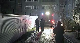 Сотрудники МЧС во время ликвидации пожара на ул.Орджоникидзе, д. 27 в населенном пункте Кисловодск Ставропольского края. Фото: ГУ МЧС по по Ставропольскому краю. https://26.mchs.gov.ru/