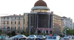 Проспект Кадырова. Вид на здание  департамента управления верховного суда РФ в Чеченской республике . Грозный. Фото Магомеда Магомедова для "Кавказского узла"
