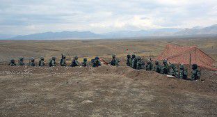 Азербайджанские солдаты на боевых позициях. ФОто с сайта Минобороны Азербайджана, https://mod.gov.az/ru/news/v-otdelnoj-obshevojskovoj-armii-provedeny-sbory-video-28935.html