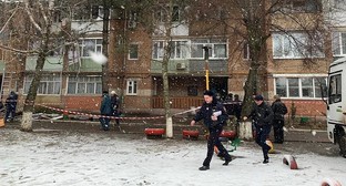 Спасатели у дома в Азове, где 22 февраля 2020 года взорвался газ. Фото пресс-службы МЧС по Ростовской области, https://www.instagram.com/p/B83XanCo_rJ/