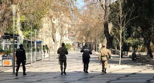 Улица Баку во время карантина. Фото Файка Меджида для "Кавказского узла" Улица Баку во время карантина. Фото Файка Меджида для "Кавказского узла"