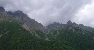 Цейское ущелье. Фото 
LxAndrew https://ru.wikipedia.org/wiki/Цей