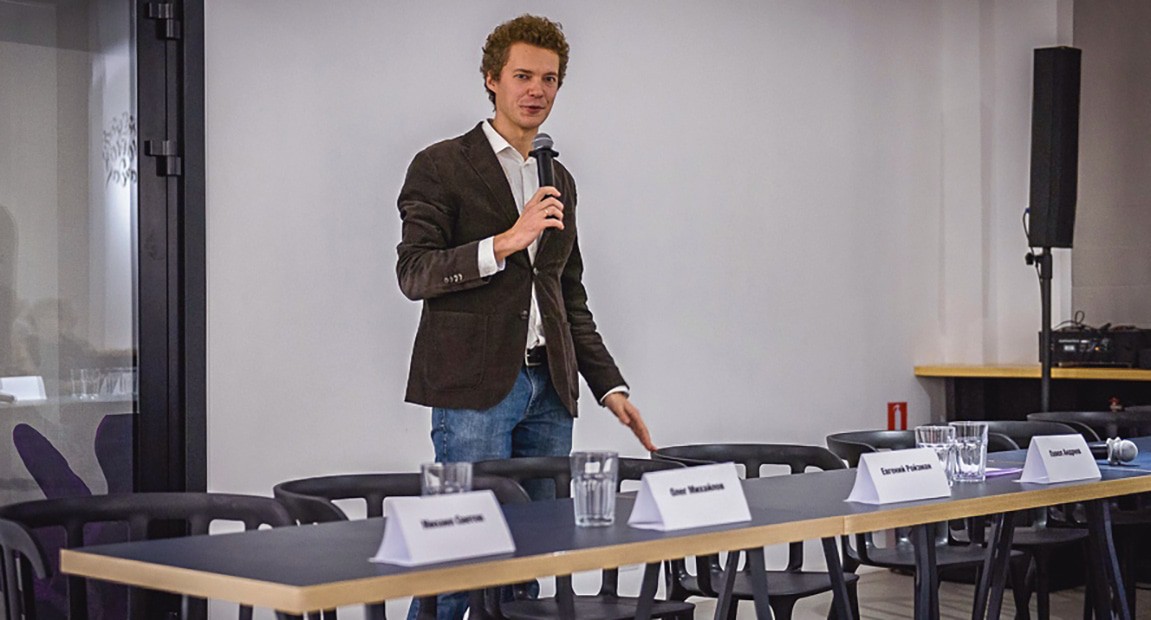 Павел Андреев на мероприятии Револьт-центра. Фото: Кирилл Шейн.