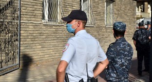 Силовики у Южного окружного военного суда. Фото Константина Волгина для "Кавказского узла"
