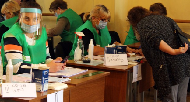 Голосование на избирательном участке в Грузии. 31 октября 2020 года. Фото Инны Кукуджановой для "Кавказского узла"