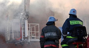 Пожарные. Абстрактная иллюстрация. Фото: Владимир Аносов / Югополис Пожарные. Абстрактная иллюстрация. Фото: Владимир Аносов / Югополис