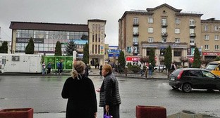 Магазин, в котором 12 апреля захватили заложников. Владикавказ, 13 апреля 2021 г. Фото Эммы Марзоевой для "Кавказского узла" Магазин, в котором 12 апреля захватили заложников. Владикавказ, 13 апреля 2021 г. Фото Эммы Марзоевой для "Кавказского узла"