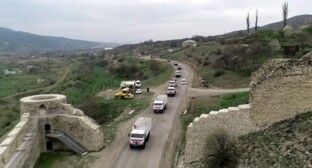 Российские военные обеспечивают  безопасный проезд в Нагорном Карабахе. Фото пресс-службы МО России.