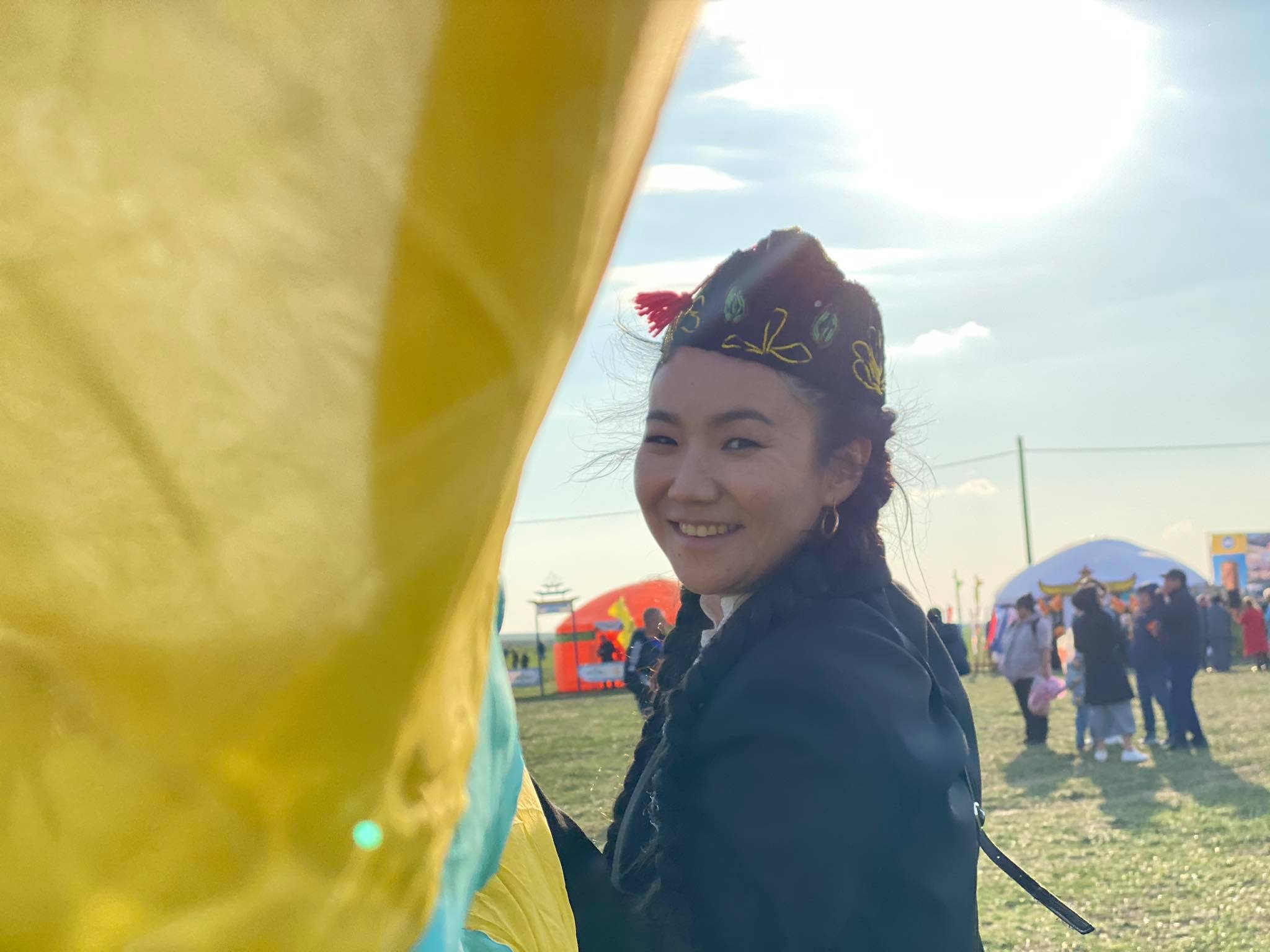 Элла Манжеева на фестивале тюльпанов в Калмыкии. Апрель 2021 года. Фото из личного архива Эллы Манжеевой. Элла Манжеева на фестивале тюльпанов в Калмыкии. Апрель 2021 года. Фото из личного архива Эллы Манжеевой.