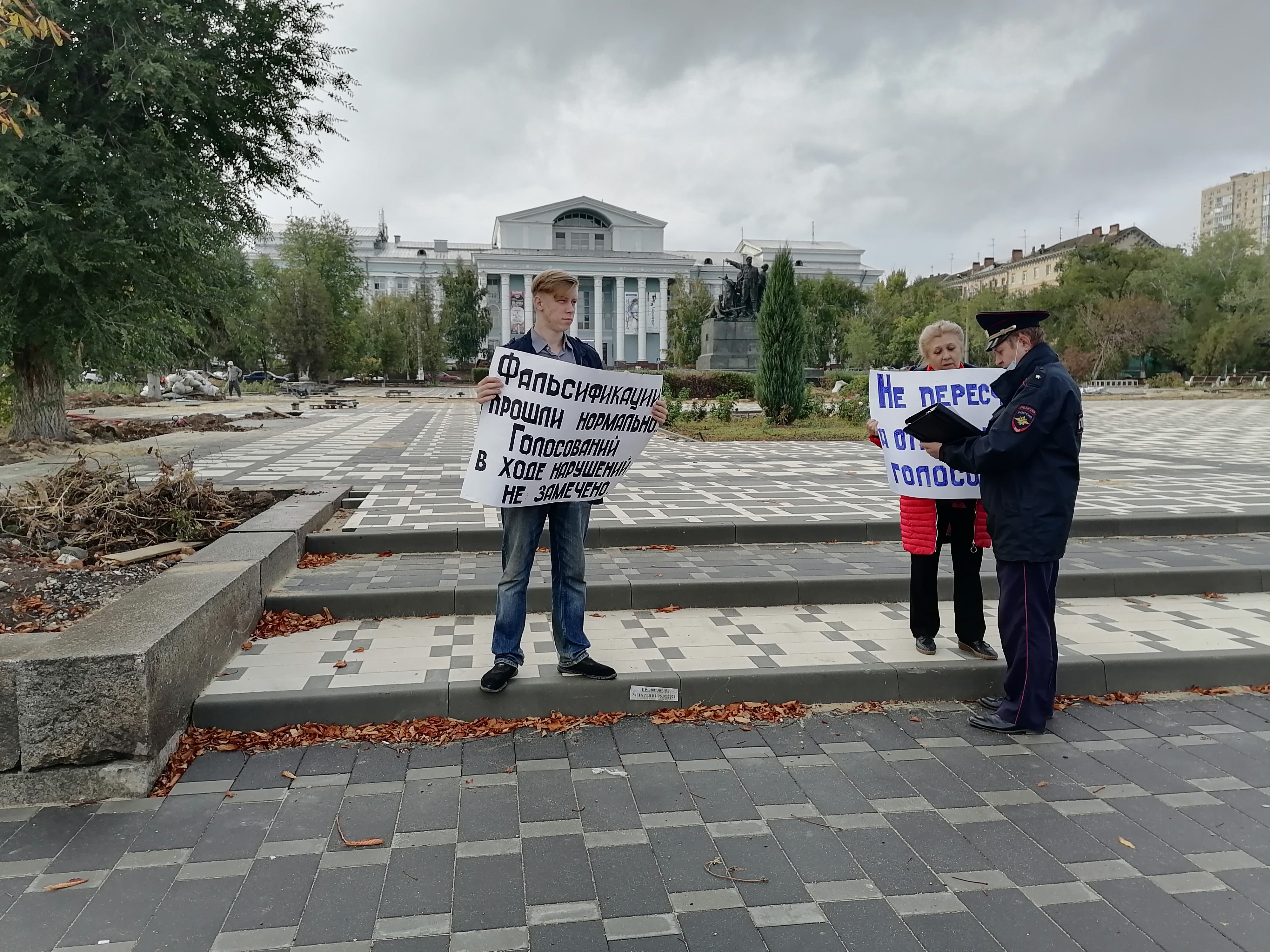 Кавказский Узел | Волгоградские коммунисты провели акции против  фальсификаций на выборах