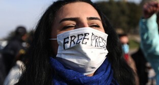 Акция протеста перед зданием парламента 28 декабря 2021 года. Фото Азиза Каримова для "Кавказского узла" Акция протеста перед зданием парламента 28 декабря 2021 года. Фото Азиза Каримова для "Кавказского узла"