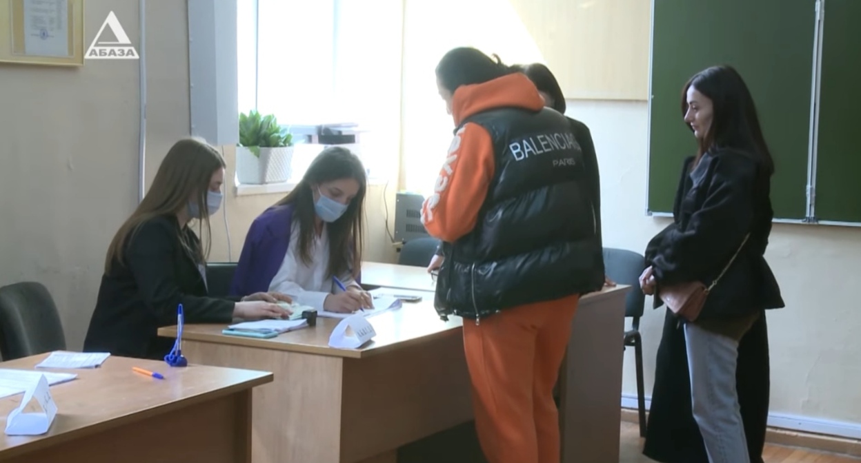 Избирательный участок в Абхазии. 26 марта 2022 года. Кадр из видео "Абаза-ТВ" https://www.youtube.com/watch?v=_ay7YZG_VxM