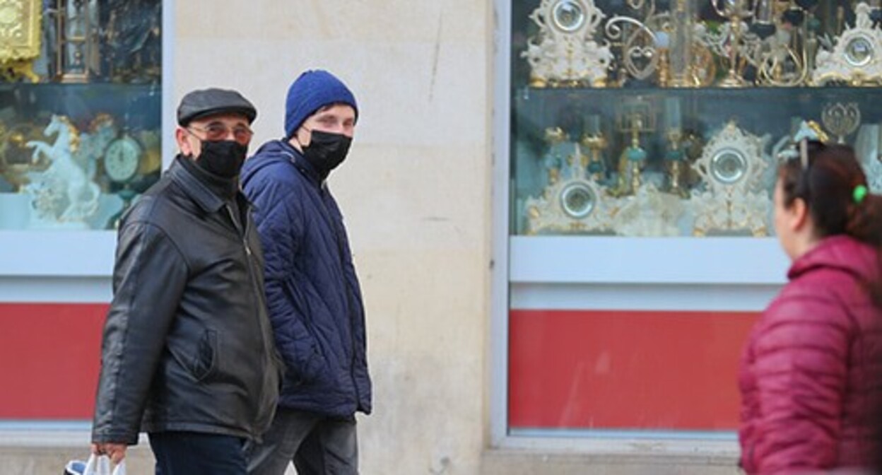 Жители Баку в защитных масках. Март 2020 г. Фото Азиза Каримова для "Кавказского узла"