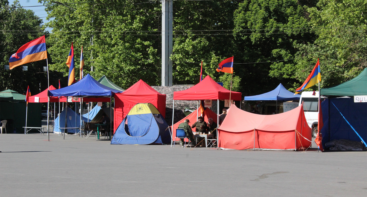 Палаточный городок протестующих. Фото Тиграна Петросяна для «Кавказского узла»