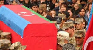 Похороны погибшего солдата  в Лачинском районе https://media.az/society/1067871162/pogibshemu-v-lachyne-voennosluzhaschemu-azerbaydzhanskoy-armii-prisvoyat-status-shehida/