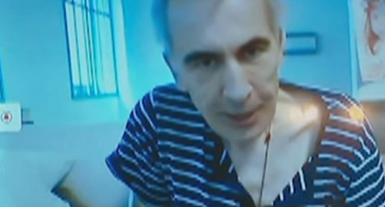 Михаил Саакашвили выступает в суде из клиники "Вивамед" 03.07.23. Стоп-кадр видео из YouTube-канала EuroNews https://www.youtube.com/watch?v=1RWu4siiq1Q