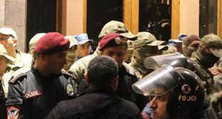 Сотрудники полиции во время акции протеста. Сентябрь 2023 г. Фото Тиграна Петросяна для "Кавказского узла"