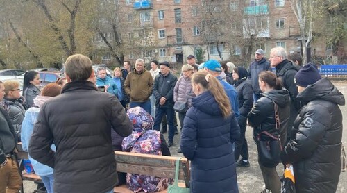 На Волгоград обрушился штормовой ветер, людей просят оставаться дома